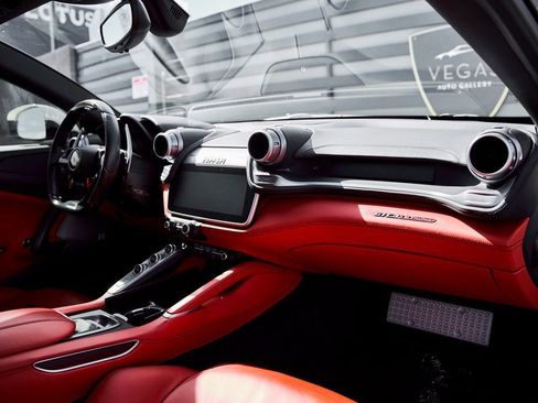 Used 2019 Ferrari GTC4Lusso AWD/4WD image 41