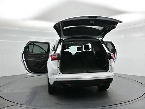 Used 2018 Chevrolet Traverse Premier w/ Driver Confidence II Package FWD image 33