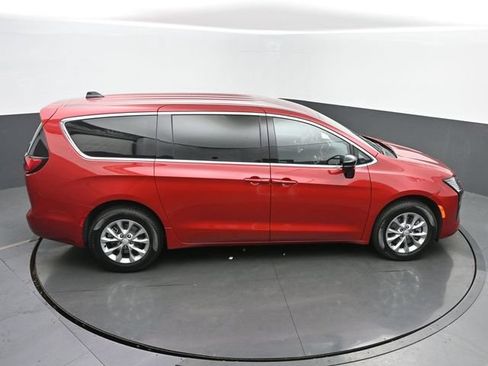 New 2027 Chrysler Pacifica Select w/ Family Tech Group AWD/4WD image 43