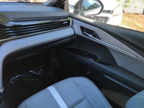 Used 2025 Toyota Camry SE FWD image 15