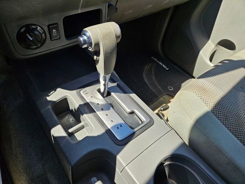 Used 2014 Nissan Frontier SV AWD/4WD image 23