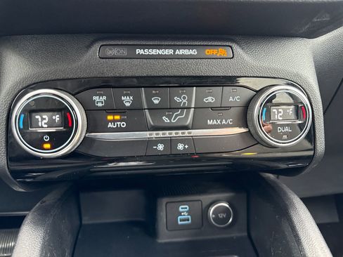 Used 2021 Ford Escape SE image 19