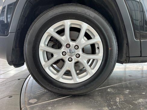 Used 2017 Jeep Cherokee Latitude w/ Cold Weather Group image 35