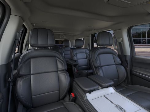 New 2026 Lincoln Navigator Premiere AWD/4WD image 10