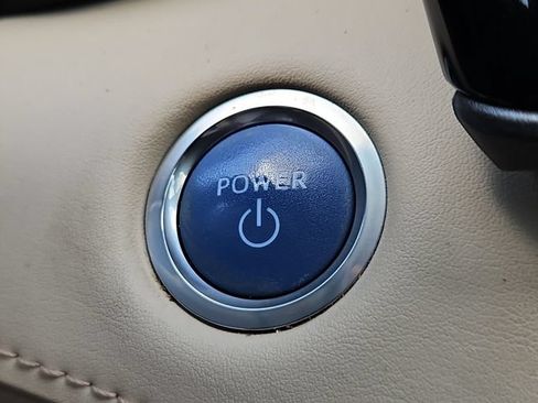 Used 2021 Toyota Highlander XLE AWD/4WD image 27