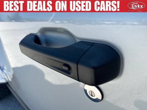Used 2022 Jeep Gladiator Rubicon w/ Cold Weather Group AWD/4WD image 39