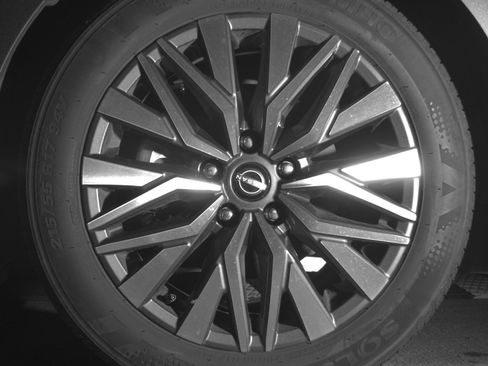 Used 2025 Nissan Altima 2.5 SV FWD image 12