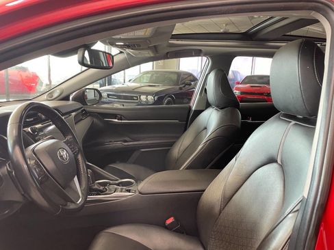 Used 2019 Toyota Camry XSE image 14