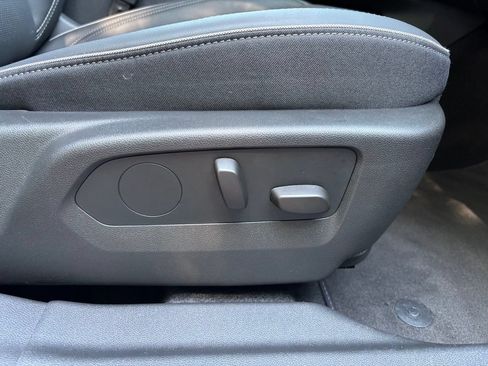Used 2023 Buick Envision Essence AWD/4WD image 23