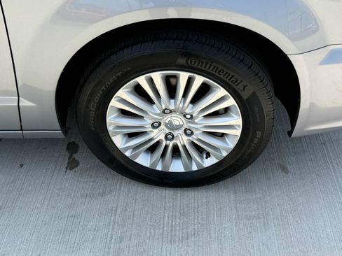 Used 2013 Chrysler Town & Country Limited w/ Luxury Group FWD image 46
