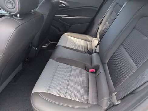 Used 2025 Chevrolet Trax LT w/ LT Convenience Package FWD image 27