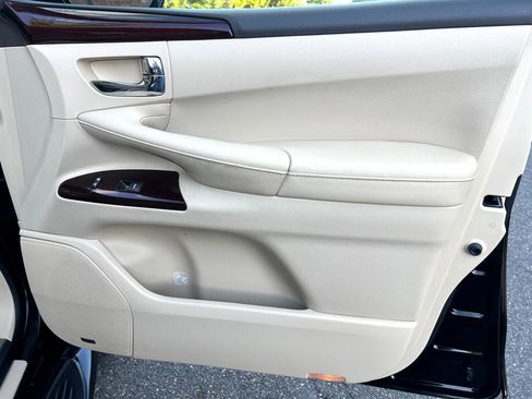 Used 2013 Lexus LX 570 4WD image 20