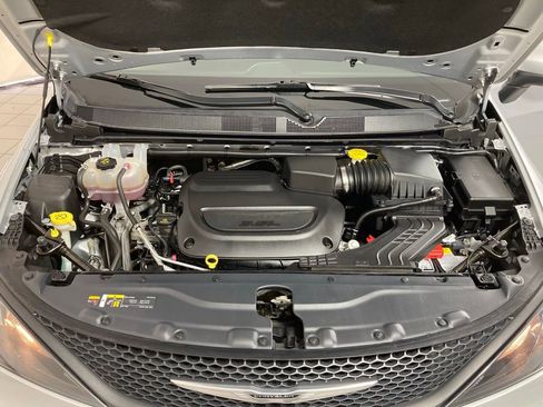 Used 2023 Chrysler Voyager LX image 26