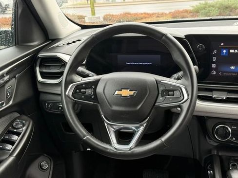Used 2025 Chevrolet TrailBlazer LT w/ Convenience Package image 12