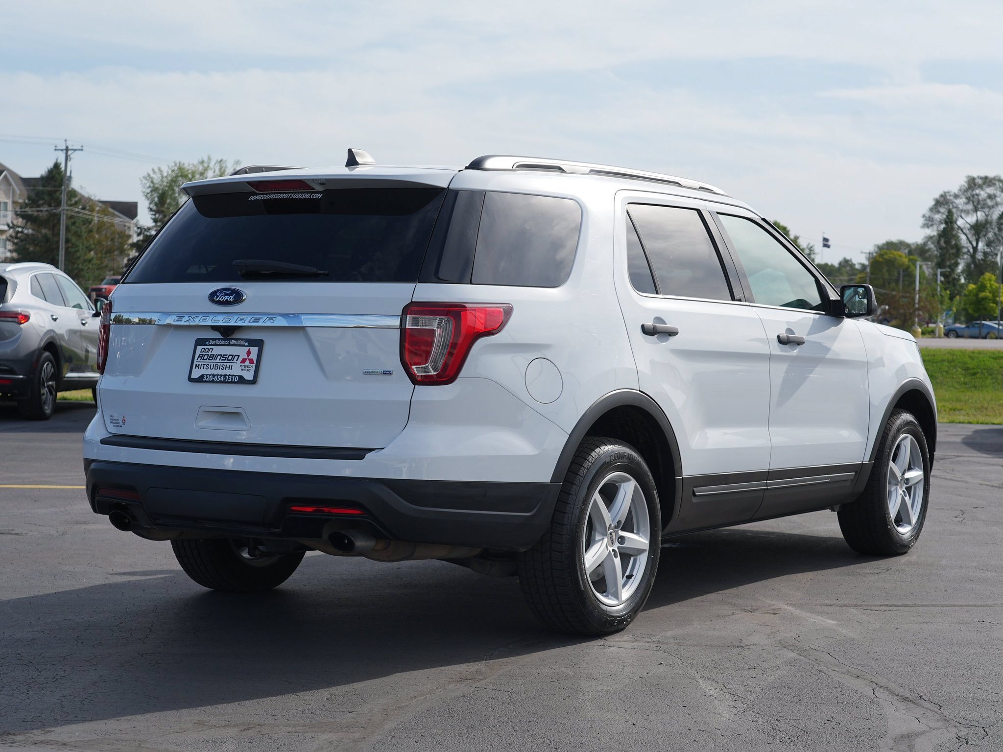 Used 2018 Ford Explorer 4WD w/ Class II Trailer Tow Package image 3