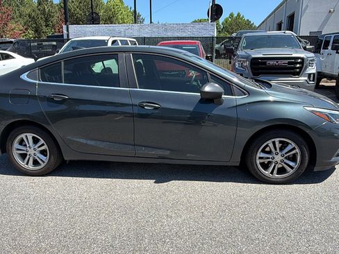 Used 2018 Chevrolet Cruze LT w/ Convenience Package FWD image 7