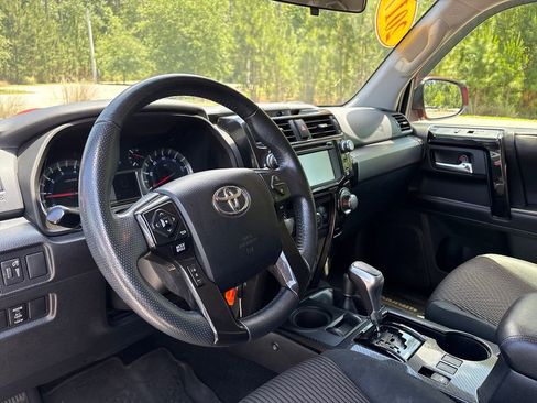 Used 2017 Toyota 4Runner TRD Off-Road AWD/4WD image 5