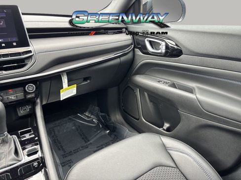 New 2026 Jeep Compass Latitude image 14