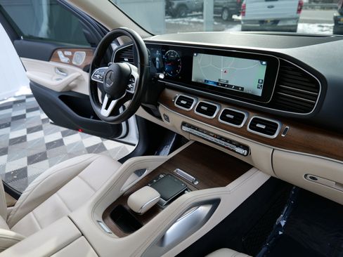 Used 2021 Mercedes-Benz GLE 350 4MATIC w/ AMG Line Exterior image 39