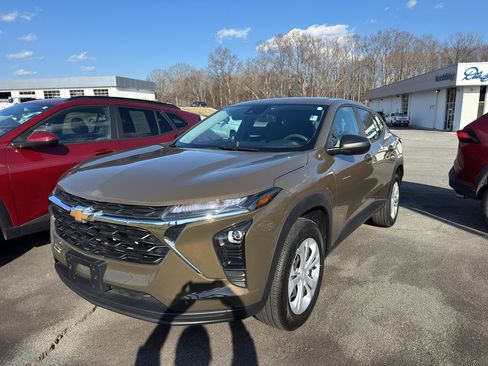 Used 2024 Chevrolet Trax LS image 1
