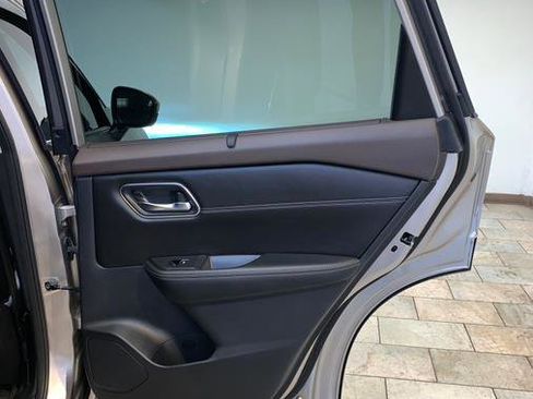 Used 2021 Nissan Rogue Platinum image 47