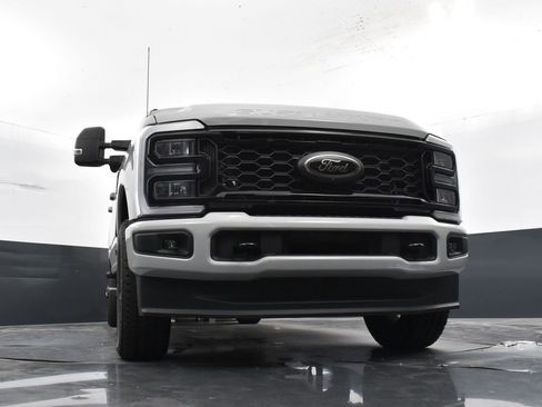 New 2025 Ford F350 XLT w/ Black Appearance Package image 30