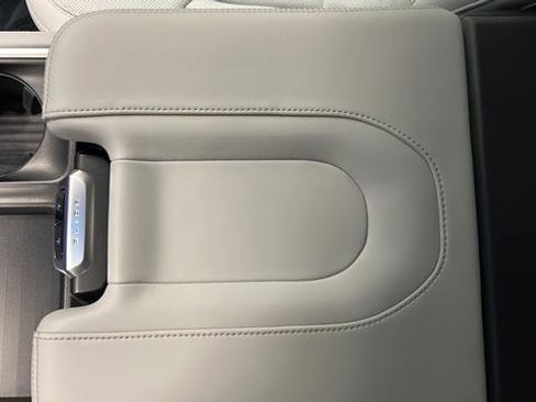 Used 2025 Ford Expedition Platinum w/ Driver's Package image 21