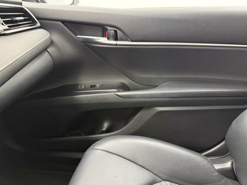 Used 2019 Toyota Camry SE FWD image 23