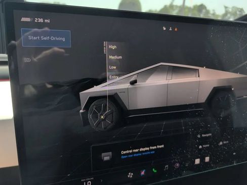 Used 2024 Tesla Cybertruck AWD Crew Cab image 28