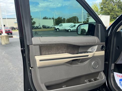 Used 2020 Ford Expedition Limited image 37