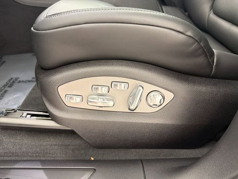 New 2026 Porsche Macan AWD/4WD image 13