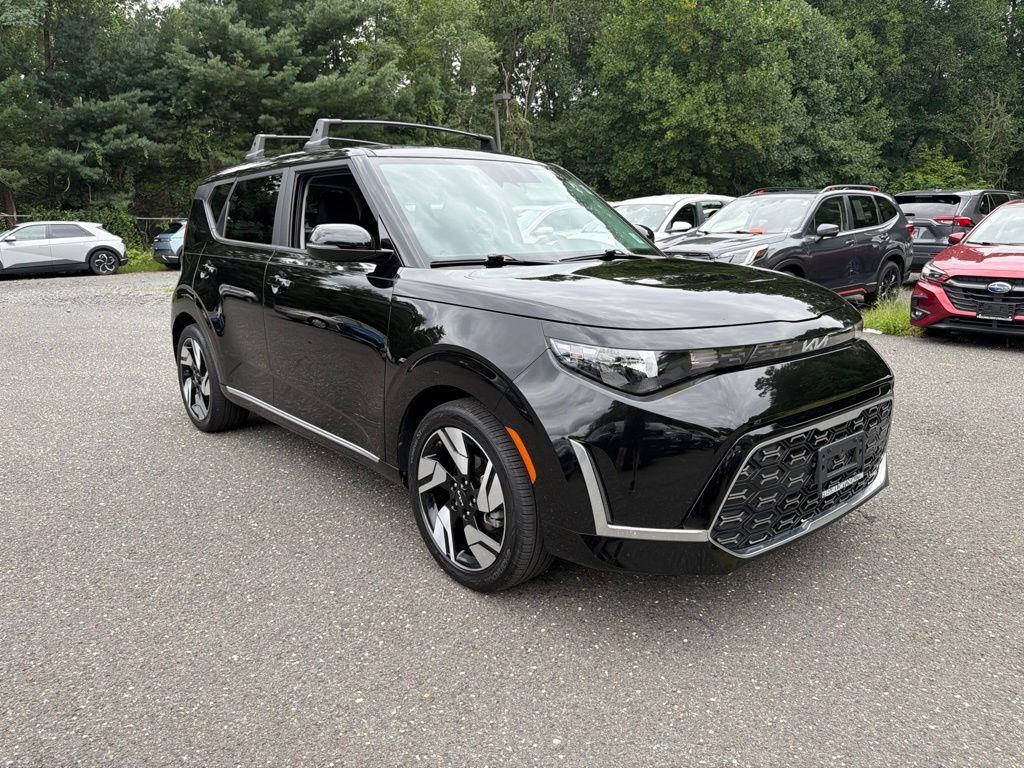 Used 2024 Kia Soul GT-Line FWD image 2