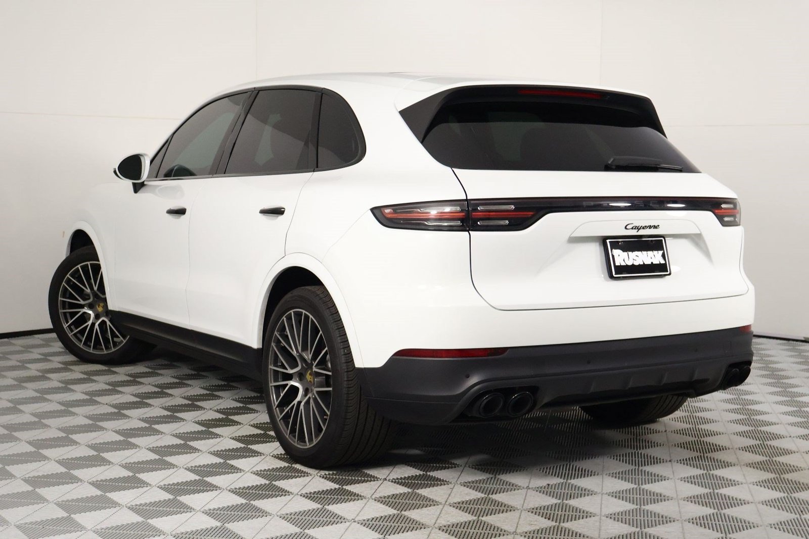 Certified 2022 Porsche Cayenne Platinum Edition AWD/4WD image 3