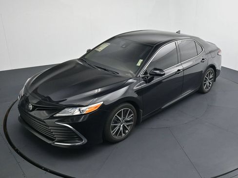 Used 2024 Toyota Camry XLE FWD image 12