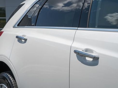 Used 2017 Cadillac XT5 Luxury w/ Driver Awareness Package AWD/4WD image 18
