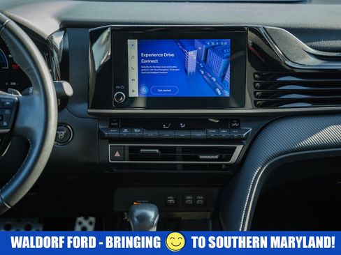 Used 2025 Toyota Camry SE image 19