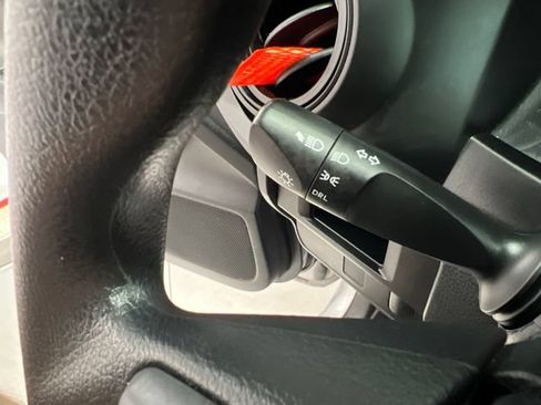 Used 2017 Toyota Tacoma SR AWD/4WD image 16