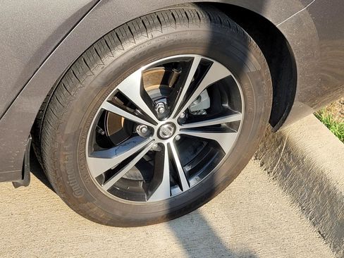 Used 2023 Nissan Sentra SV FWD image 2