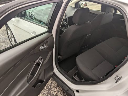 Used 2017 Ford Focus SE w/ Interior Protection Package FWD image 11