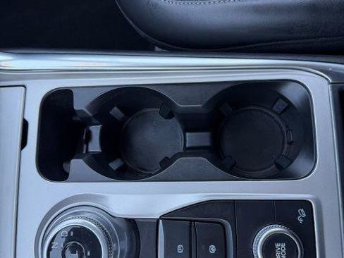 Used 2023 Ford Explorer XLT image 11