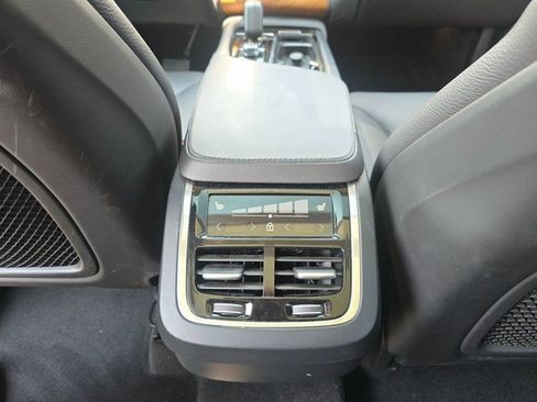 Used 2023 Volvo XC90 B6 Plus image 16
