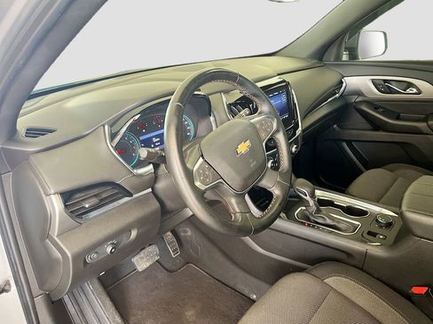 Used 2023 Chevrolet Traverse LT FWD image 9