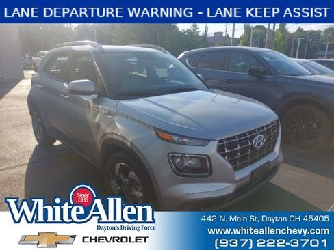 Used 2025 Hyundai Venue SEL FWD image 1
