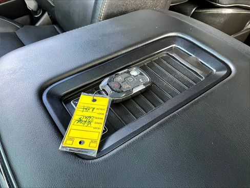 Used 2016 GMC Yukon SLT w/ Open Road Package image 10