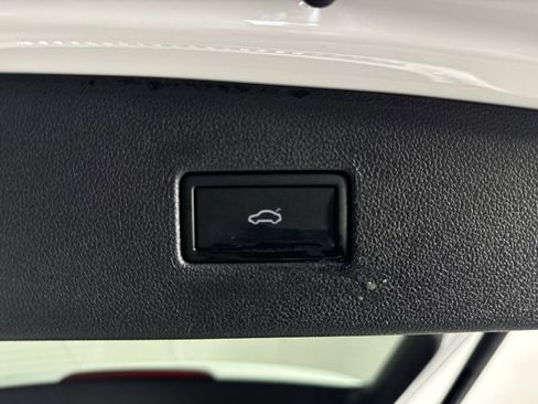 Used 2024 Volkswagen Tiguan SE image 36