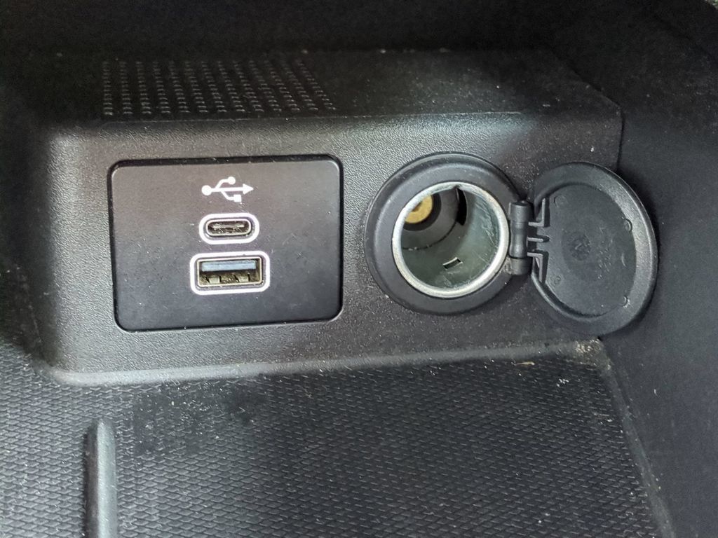 Certified 2025 Ford Escape ST-Line Select AWD/4WD image 24