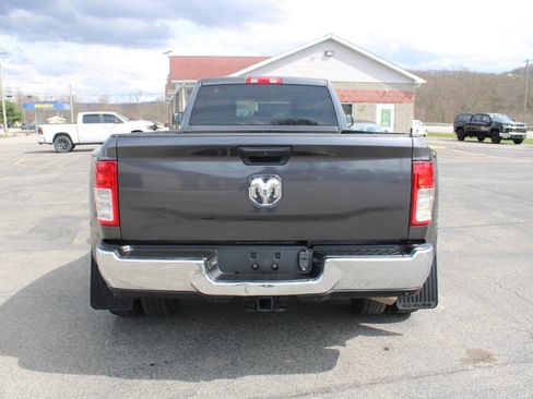 Used 2019 RAM 3500 Tradesman w/ Chrome Appearance Group image 4
