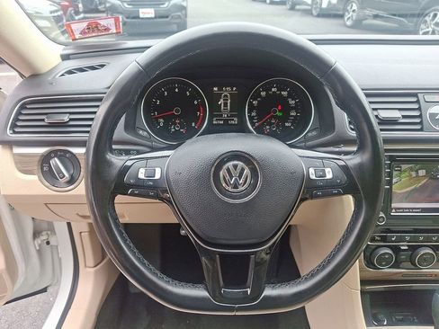 Used 2017 Volkswagen Passat 1.8T SE w/ SE Lighting Package image 18