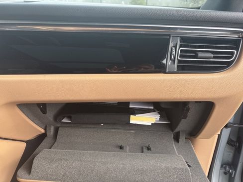 Used 2021 Porsche Macan image 27