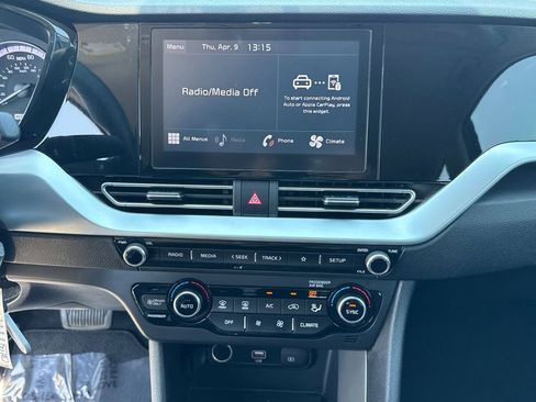 Used 2022 Kia Niro LX image 28